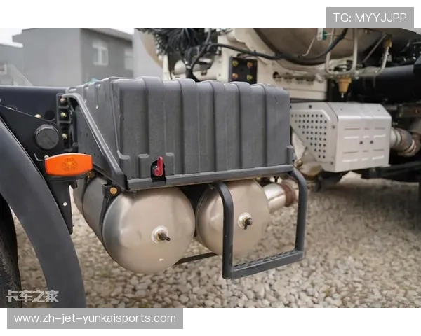 15升发动机，自重9.3吨，详解东风天龙KX LNG牵引车